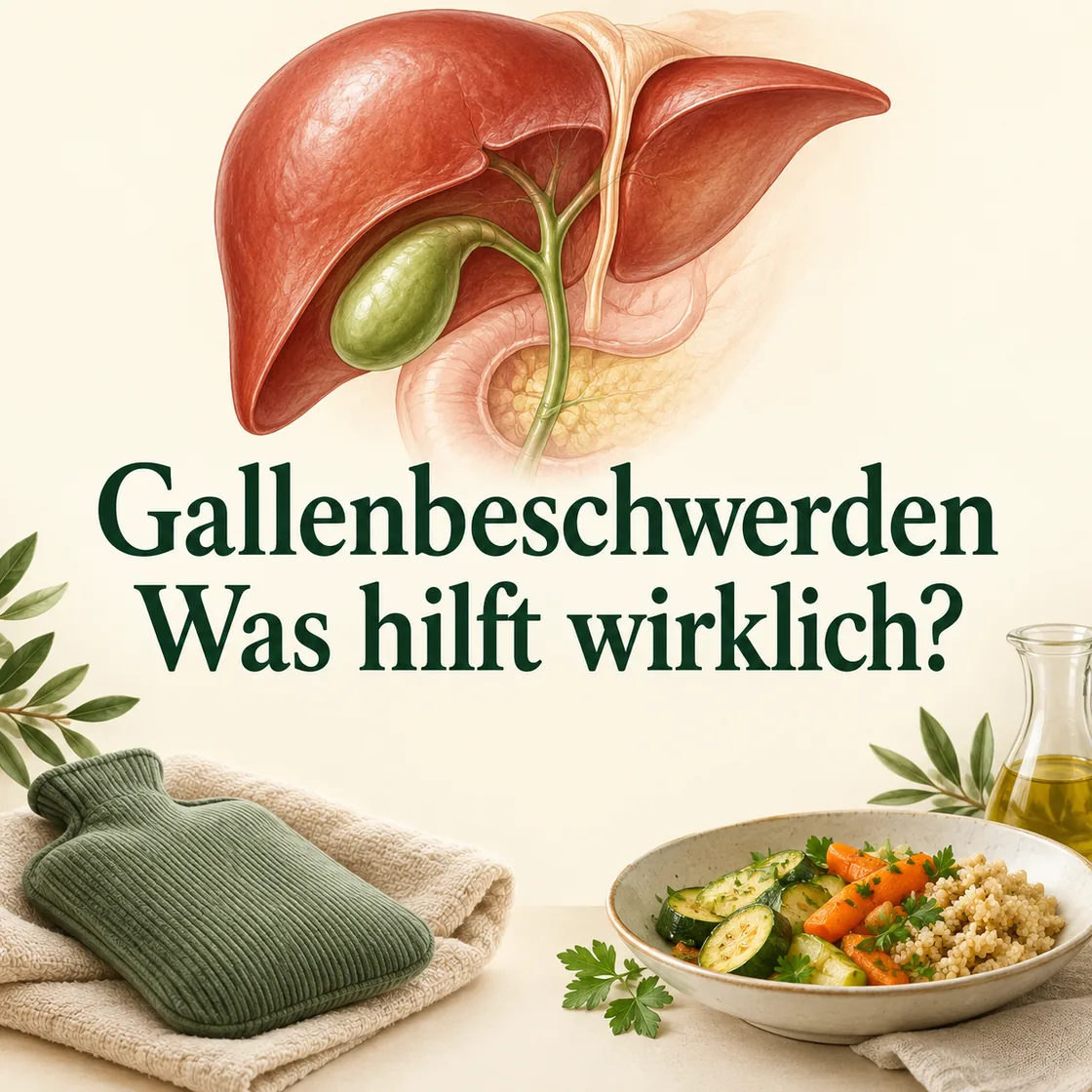 Gallenbeschwerden Hausmittel – Gallenblase, Wärmflasche und eine leichte Mahlzeit als sachliche Übersicht.